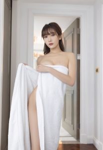 陆萱萱2022极品白嫩裸背诱惑白皙皮肤性感黑丝开裆丝袜-写真网